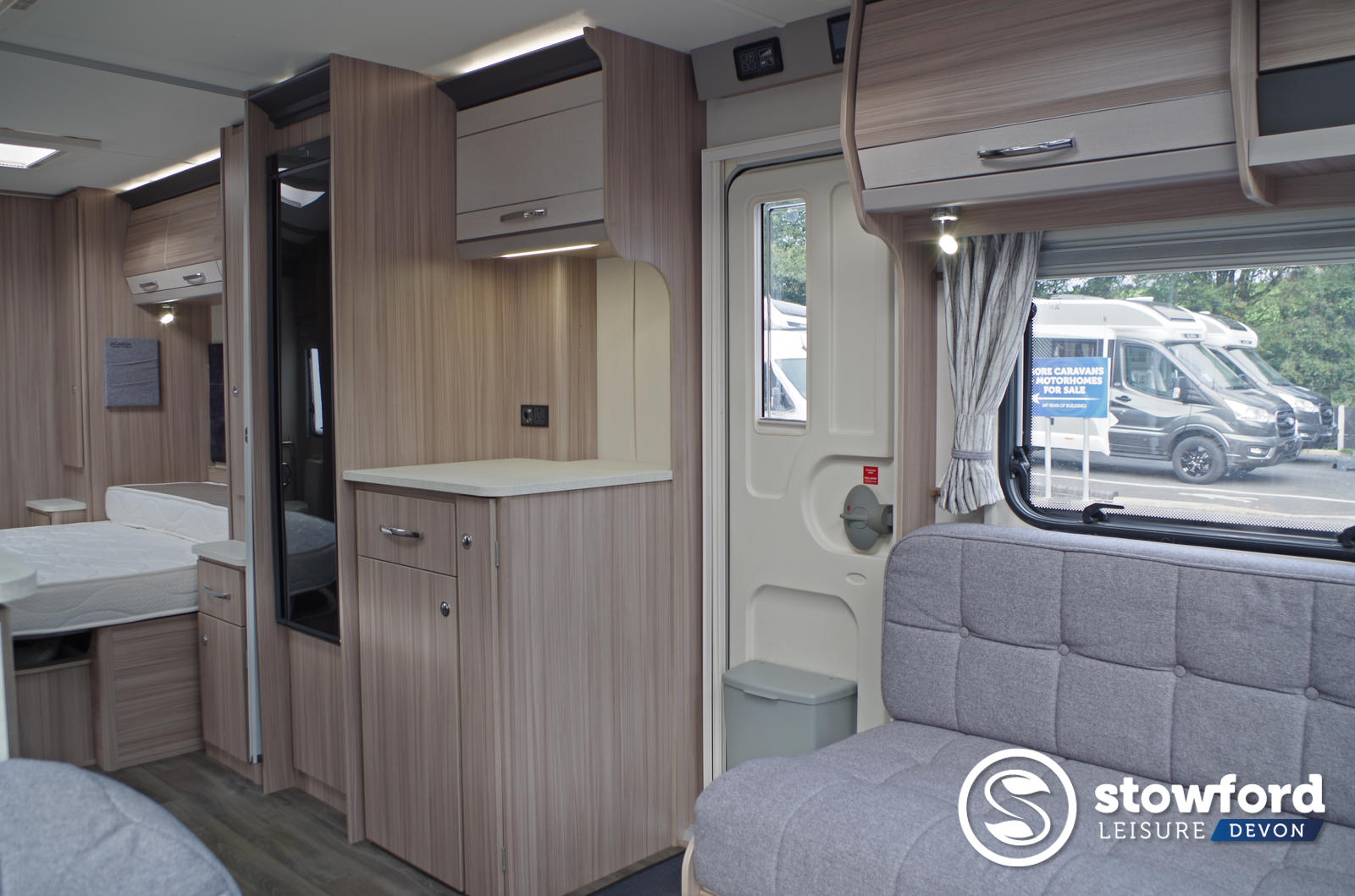 Coachman Acadia Design Edition 875 XCEL 2021 Coachman Acadia Design Edition 875 XCEL 2021