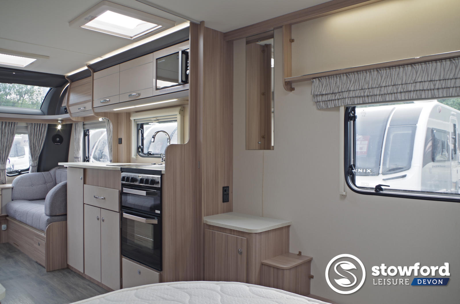 Coachman Acadia Design Edition 875 XCEL 2021 Coachman Acadia Design Edition 875 XCEL 2021